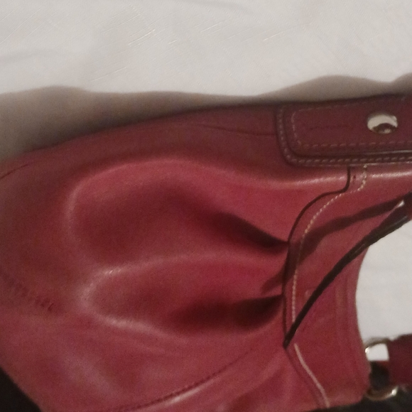 Coach shoulder/ handbag  Fushia  color - Picture 2 of 16